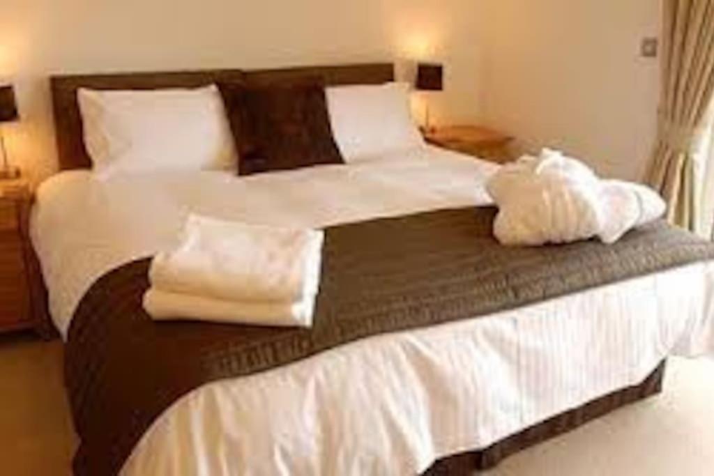 Kingfisher Hot Tub & Log Burner House On Premium Lakeside With Resort Facilities St Columb Major Екстериор снимка