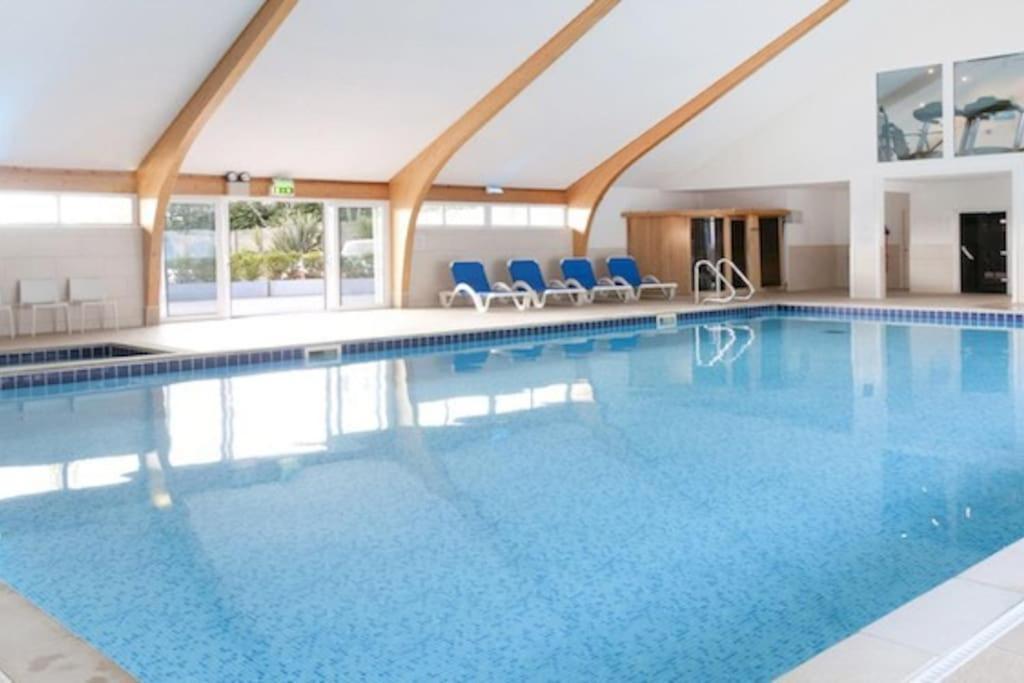Kingfisher Hot Tub & Log Burner House On Premium Lakeside With Resort Facilities St Columb Major Екстериор снимка