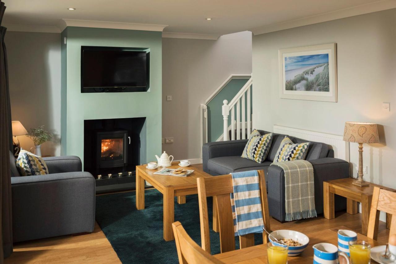 Kingfisher Hot Tub & Log Burner House On Premium Lakeside With Resort Facilities St Columb Major Екстериор снимка