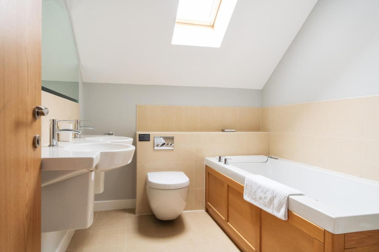 Kingfisher Hot Tub & Log Burner House On Premium Lakeside With Resort Facilities St Columb Major Екстериор снимка