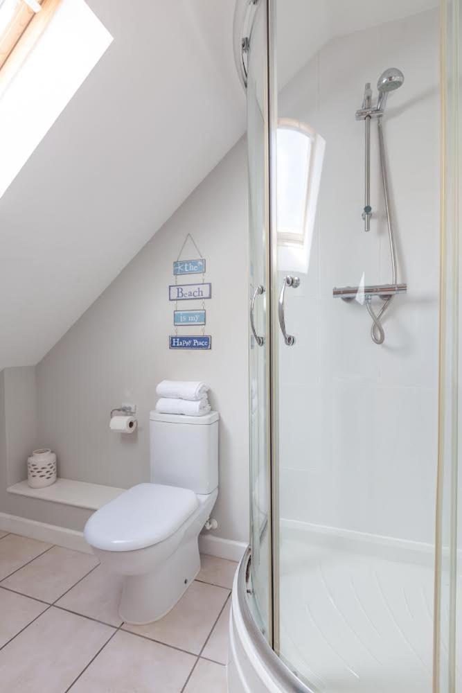 Kingfisher Hot Tub & Log Burner House On Premium Lakeside With Resort Facilities St Columb Major Екстериор снимка